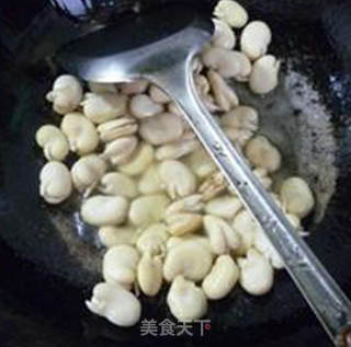 野山笋炒蚕豆芽的做法步骤：5