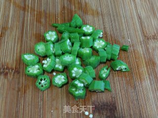中式汉堡（鸭蛋牛肉秋葵馒头）的做法步骤：4