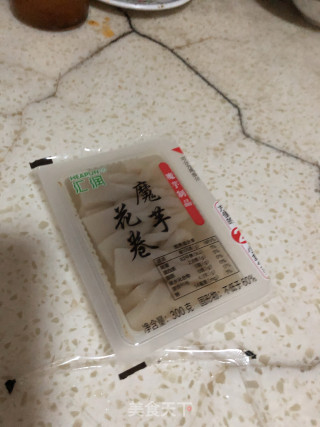 酸辣魔芋花卷的做法步骤：1