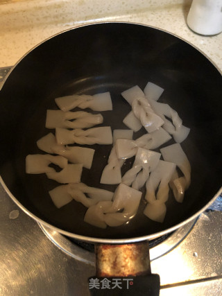 酸辣魔芋花卷的做法步骤：2