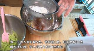 双色磅蛋糕教程，基础甜品、口感扎实细腻、茶香味和巧克力味浓郁。的做法步骤：6