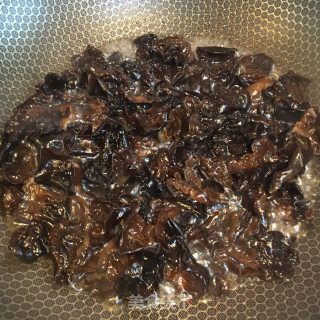 洋葱木耳炒肉片的做法步骤：4
