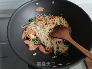 火腿肠炒米粉的做法步骤：8