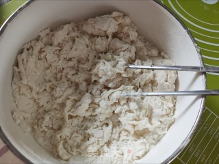 猪肉西葫虾仁水饺的做法步骤：1
