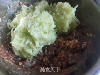 猪肉西葫虾仁水饺的做法步骤：13
