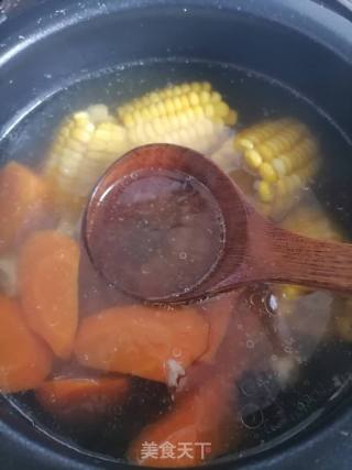 胡萝卜玉米骨头汤的做法步骤：6