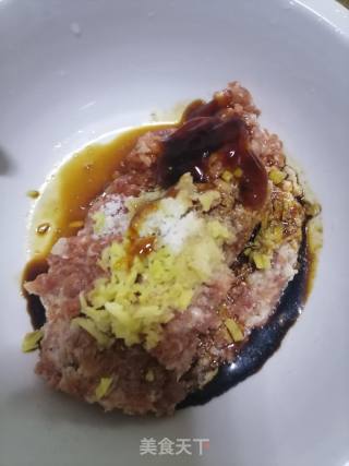 韭菜鲜肉饺子的做法步骤：2