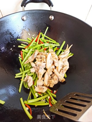 蒿子杆炒蛏子的做法步骤：7