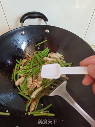 蒿子杆炒蛏子的做法步骤：9