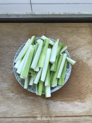 蒜香丝瓜的做法步骤：2