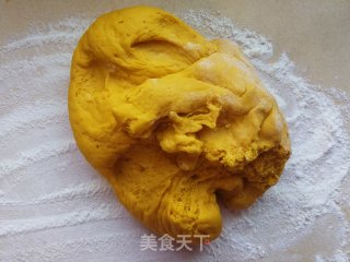 香葱椒盐牛角卷的做法步骤：14