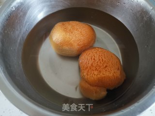 猴头菇炖鸡汤的做法步骤：1