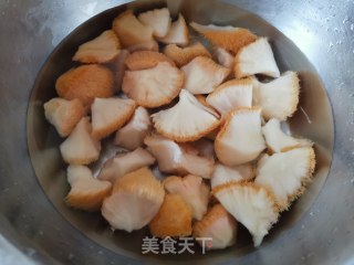 猴头菇炖鸡汤的做法步骤：2