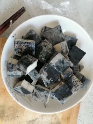 剁椒蒸臭豆腐的做法步骤：2