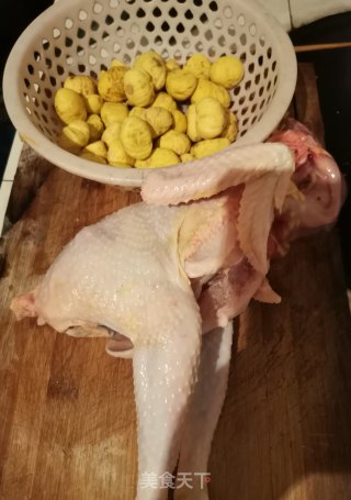 板栗烧鸡的做法步骤：1