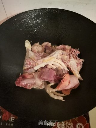板栗烧鸡的做法步骤：2