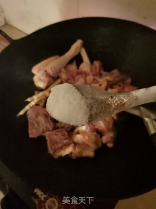 板栗烧鸡的做法步骤：3