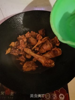 板栗烧鸡的做法步骤：7