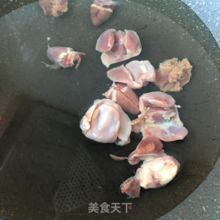 酸辣鸽杂面的做法步骤：1