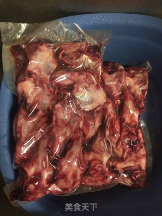 五香卤兔头的做法步骤：1