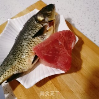 牛奶鲫鱼汤的做法步骤：1