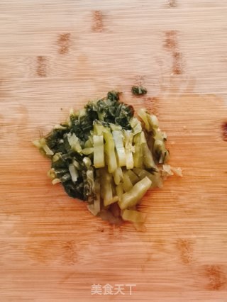 酸菜肉丝汤粉的做法步骤：2