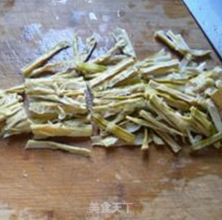 野山笋炒茭白的做法步骤：3