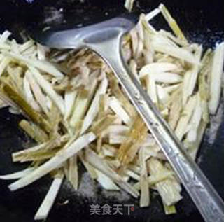 野山笋炒茭白的做法步骤：5