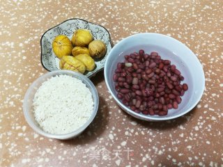 板栗赤豆粥的做法步骤：1