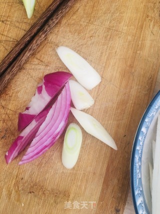 香芹杏鲍菇炒肉丝的做法步骤：4