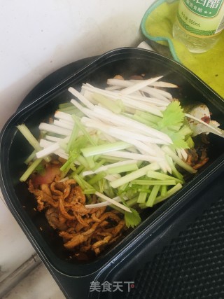 香芹杏鲍菇炒肉丝的做法步骤：9