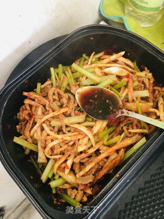 香芹杏鲍菇炒肉丝的做法步骤：10