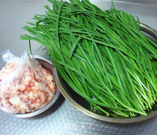 韭菜猪肉水饺的做法步骤：1