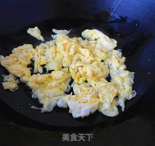木耳炒鸡蛋的做法步骤：3