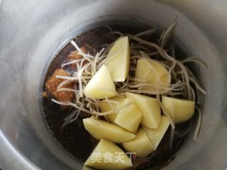 土豆粉丝炖肉的做法步骤：5