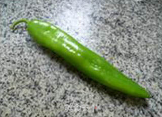 青椒炒野山笋的做法步骤：2