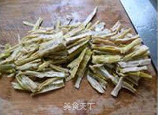 青椒炒野山笋的做法步骤：3