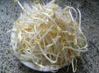 甜不辣炒绿豆芽的做法步骤：1