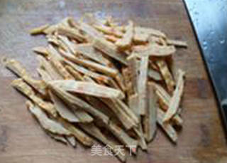 甜不辣炒绿豆芽的做法步骤：4