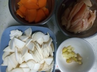 杏鲍菇炒鸡胸肉的做法步骤：1