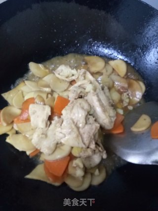杏鲍菇炒鸡胸肉的做法步骤：5