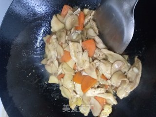 杏鲍菇炒鸡胸肉的做法步骤：6