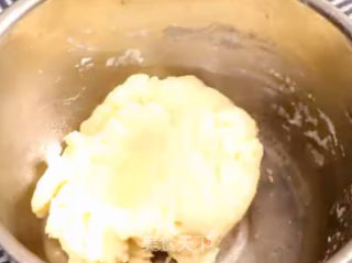 酥皮月饼的做法步骤：1