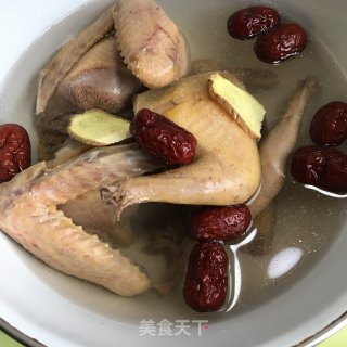红枣枸杞鸽子汤的做法步骤：4