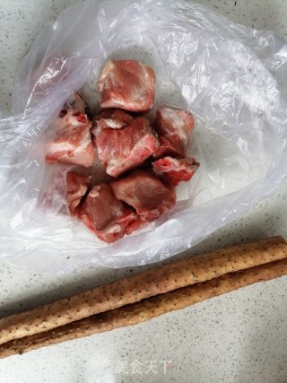 排骨山药汤的做法步骤：1