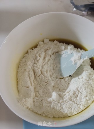 红豆馅月饼的做法步骤：1