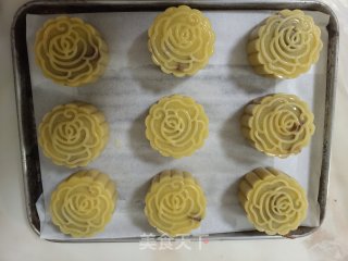 红豆馅月饼的做法步骤：4