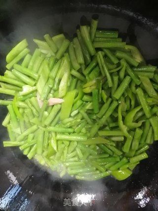 豇豆烧火腿丝的做法步骤：3