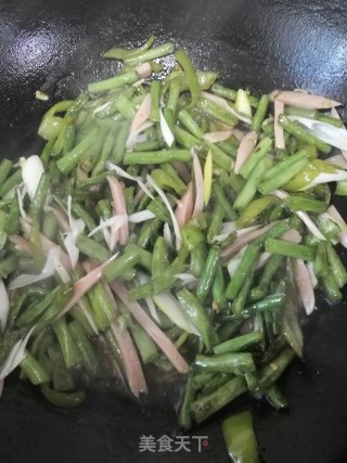 豇豆烧火腿丝的做法步骤：5