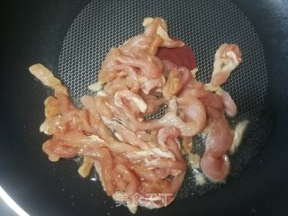 韭黄炒肉丝的做法步骤：4
